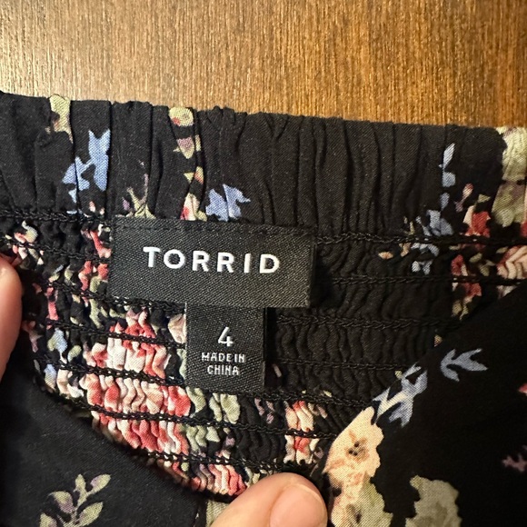 Torrid EUC Black Floral Challis MIDI Dress with Lace Crochet insets - Picture 6 of 7